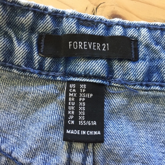 Forever 21 ripped jean shorts size XS - Picture 4 of 6